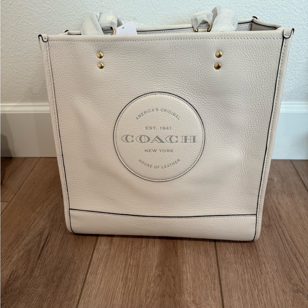 Coach  C3078 Dempsey tote with Patch white with original plastic bag